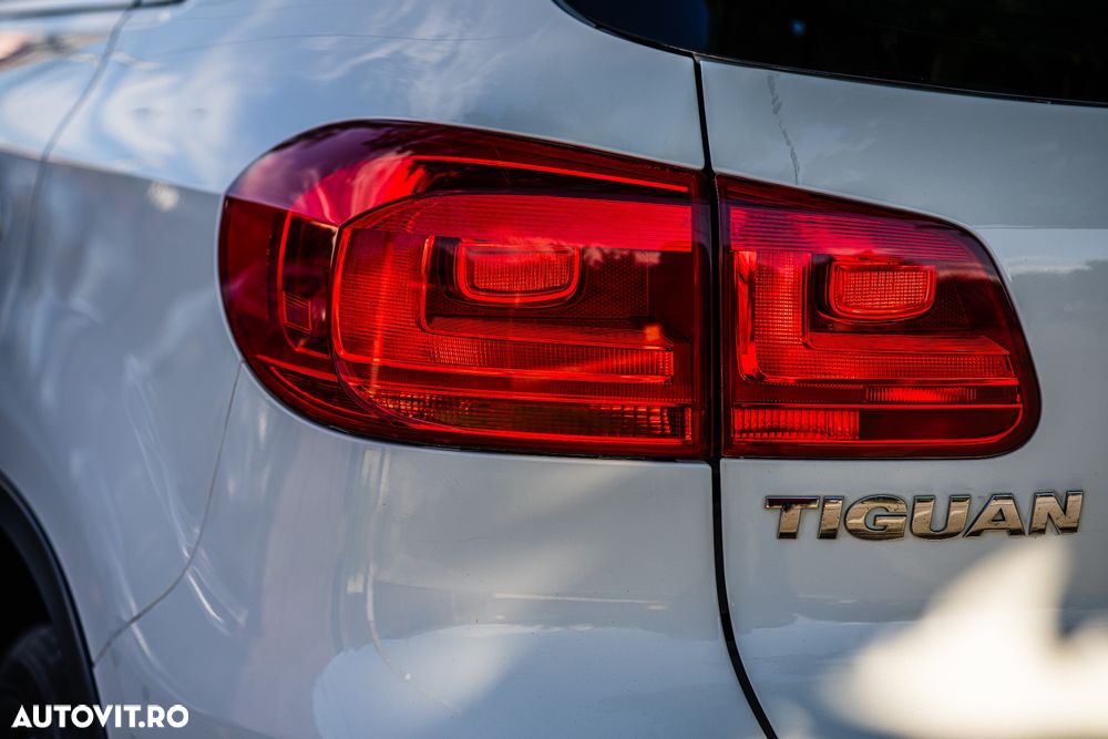 Volkswagen Tiguan 2.0 TDI DPF 4Motion BlueMotion Technology Lounge Sport & Style - 16