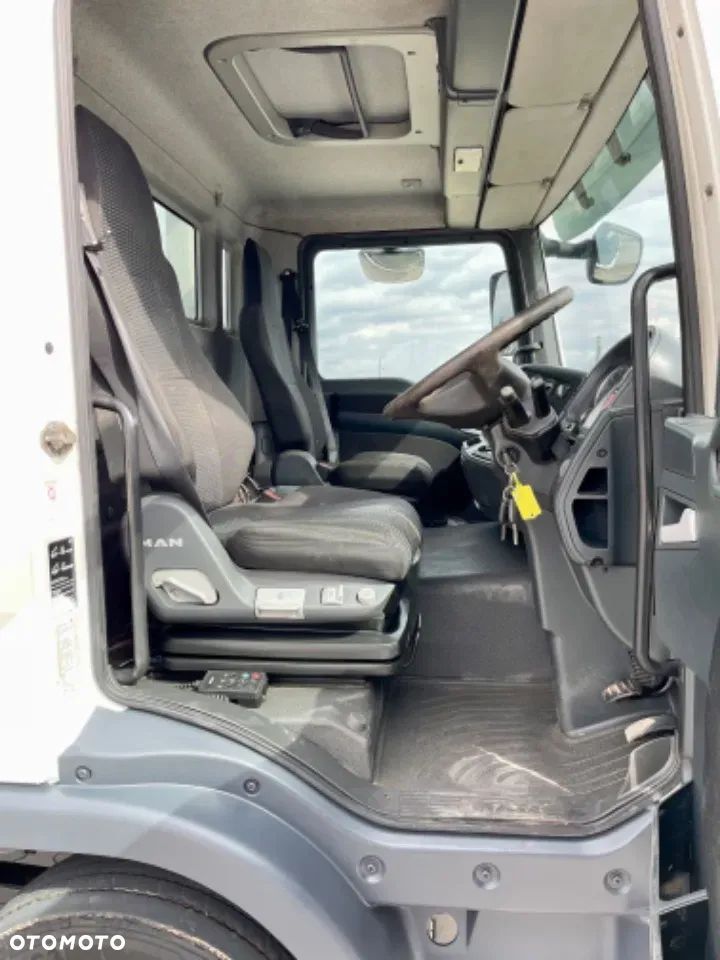 MAN TGL 12.250 TGM E5 skrzyniowy 820cm / platforma / laweta / pomoc drogowa / burtowy / automat / Anglik - 17