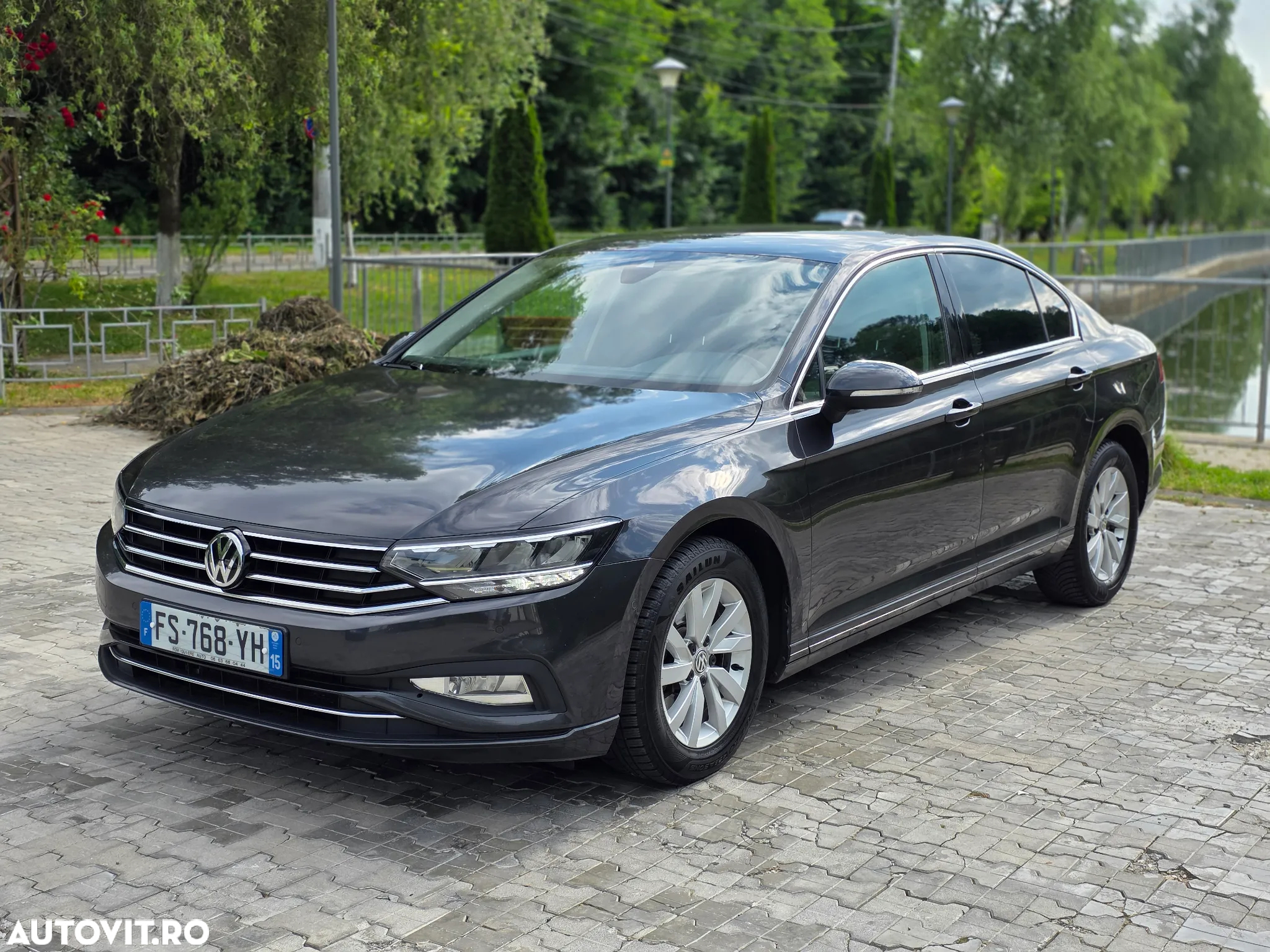 Volkswagen Passat - 32