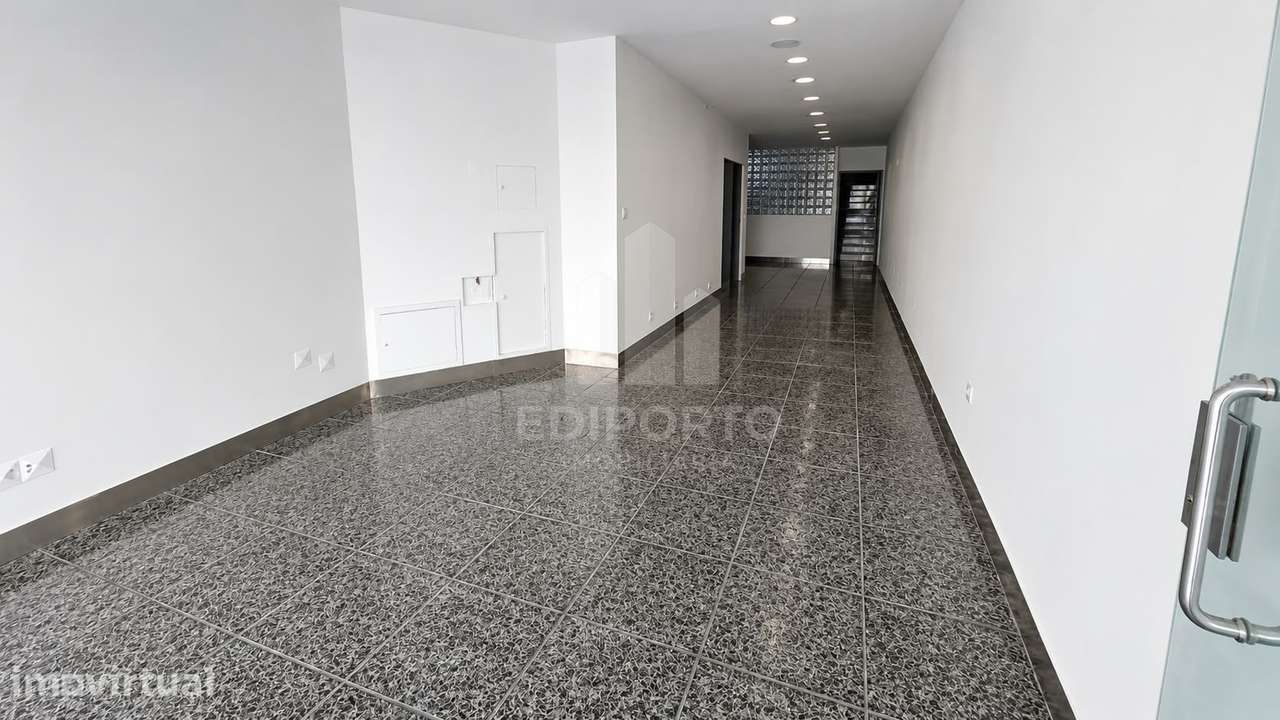Arrendamento de Loja com 94m2,no Centro do Porto à de Rua Santa Catari - Grande imagem: 3/9