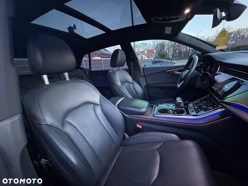 Audi Q8 SUV TFSI quattro 250 kW tiptronic S line business - 23