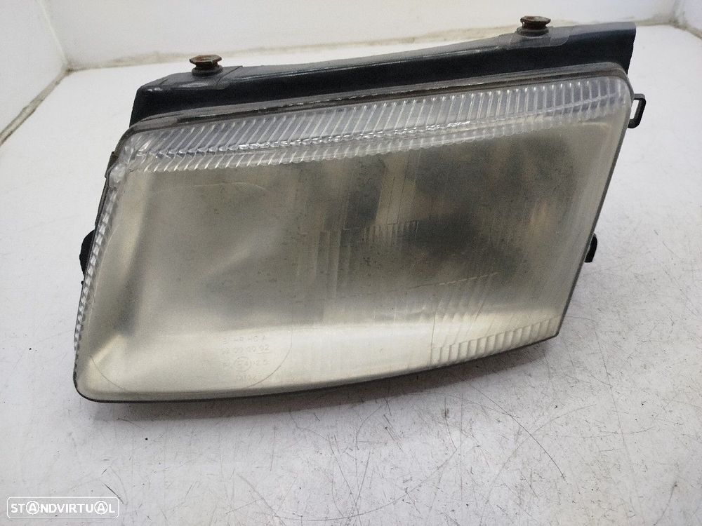Farol/ Otica Dianteiro Esq Volkswagen Passat (3B2) - 1