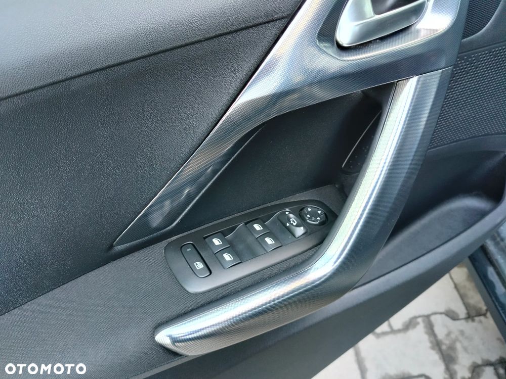 Peugeot 2008 PureTech 110 Stop&Start Allure - 23