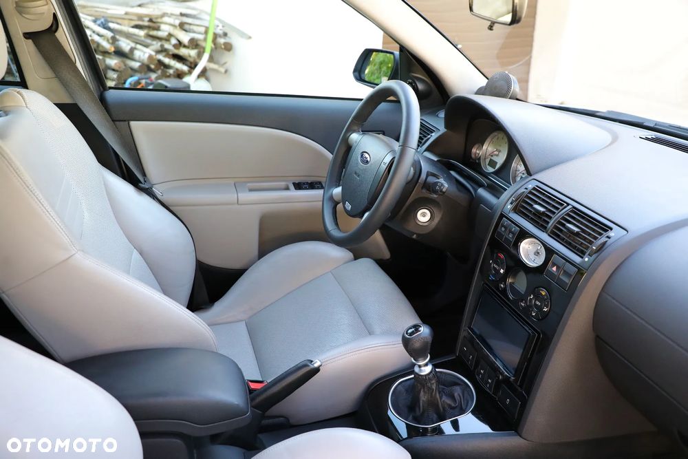 Ford Mondeo V6 ST 220 - 12