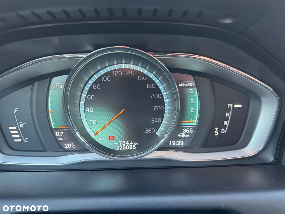 Volvo XC 60 D4 AWD R-Design Kinetic - 2