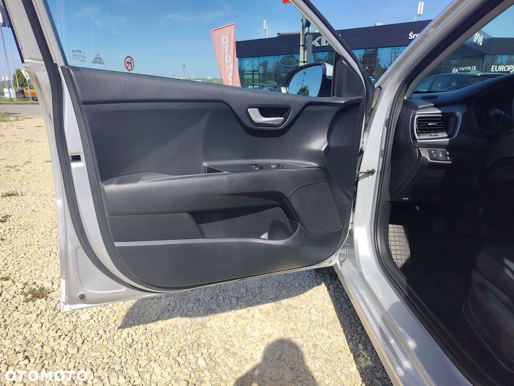 Kia Rio 1.4 M - 10