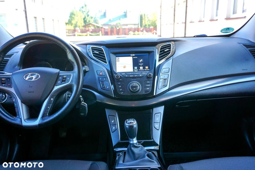 Hyundai i40 Kombi blue 1.6 Trend - 22