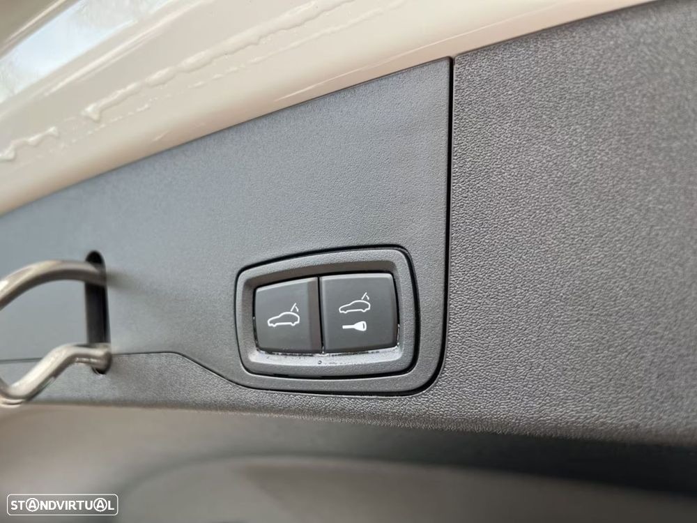 Porsche Taycan Sport Turismo - 26