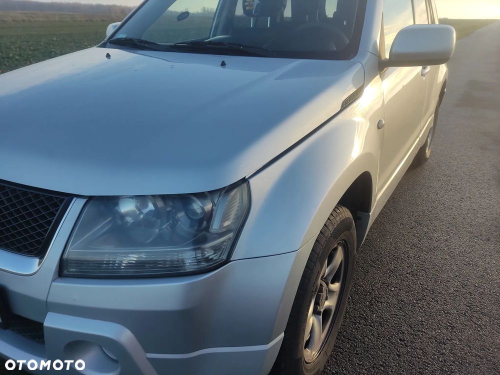 Suzuki Grand Vitara 2.0 - 8