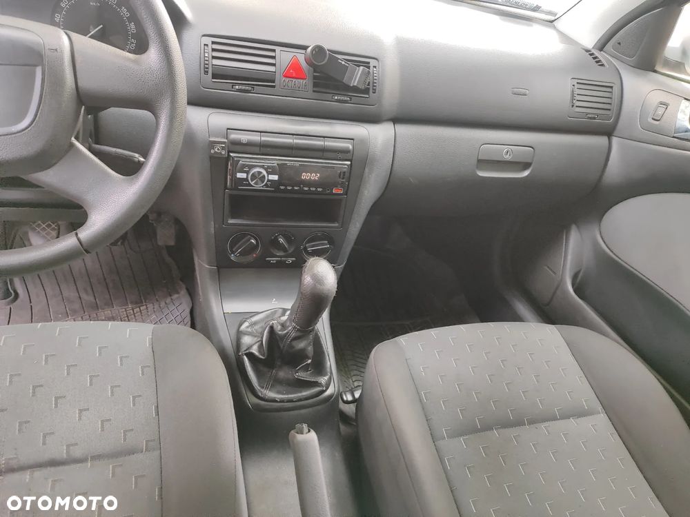 Skoda Octavia 1.6 Tour Classic - 4