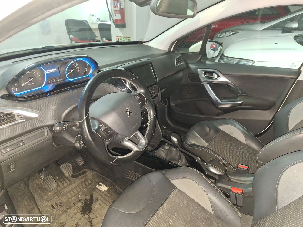 Peugeot 2008 1.2 PureTech Allure - 9