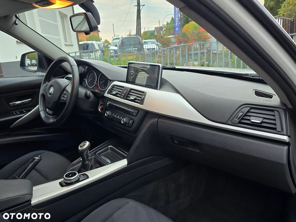 BMW Seria 3 316i Sport Line - 25