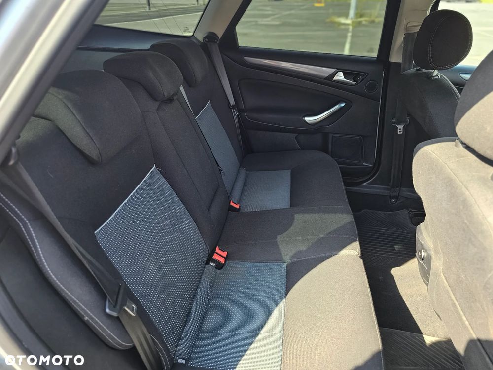 Ford Mondeo 2.0 TDCi Ambiente - 21