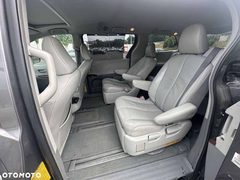 Toyota Sienna 3.5 XLE AWD - 9