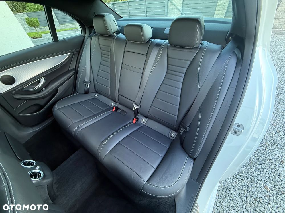 Mercedes-Benz Klasa E 220 d 4Matic 9G-TRONIC AMG Line - 31