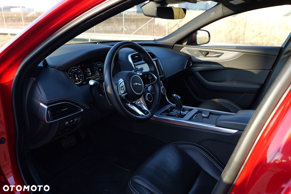 Jaguar XE P250 R-Dynamic Black - 18