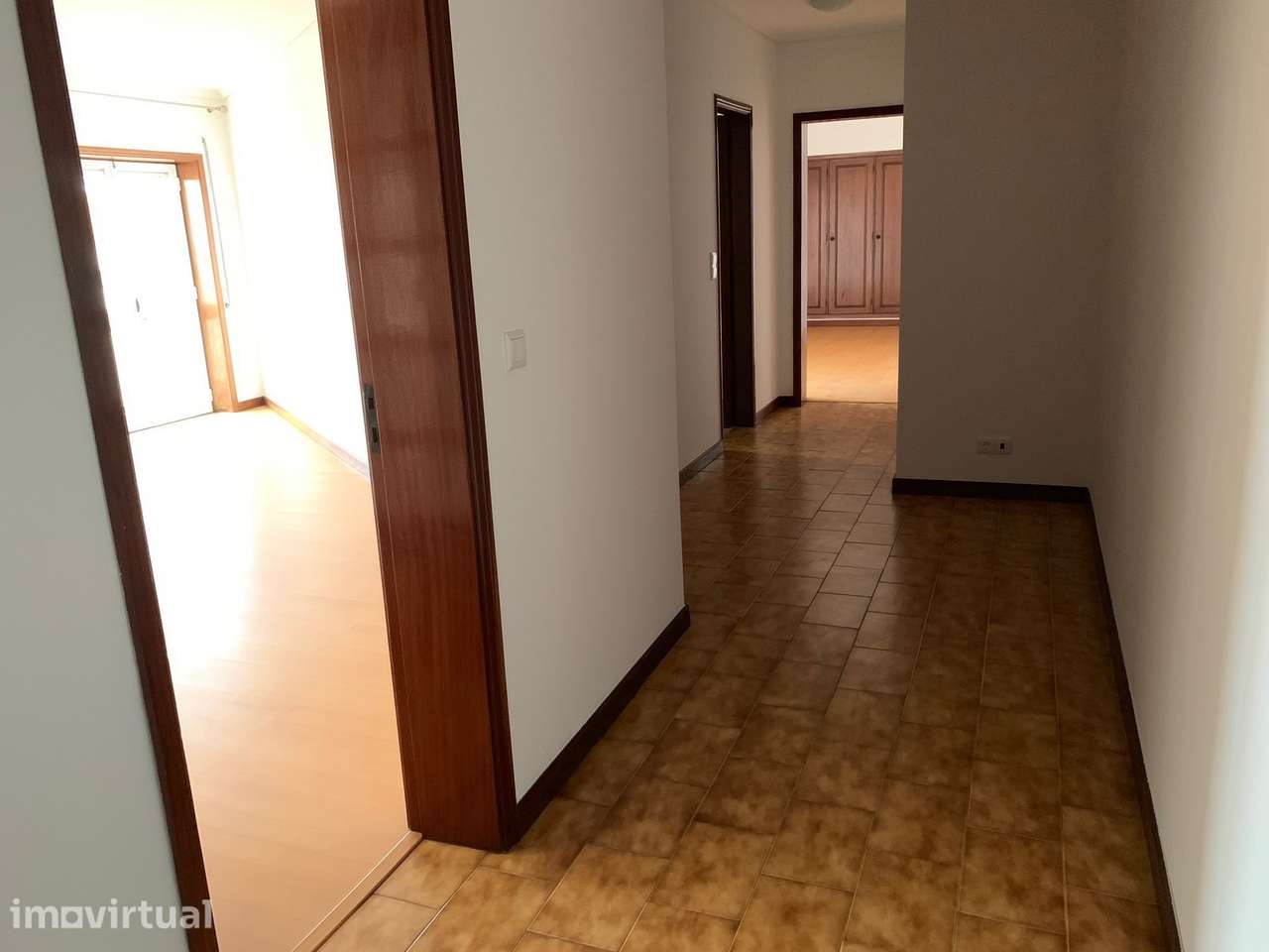Apartamento T1 com Varanda/Terraço - prox. CP - Grande imagem: 3/11