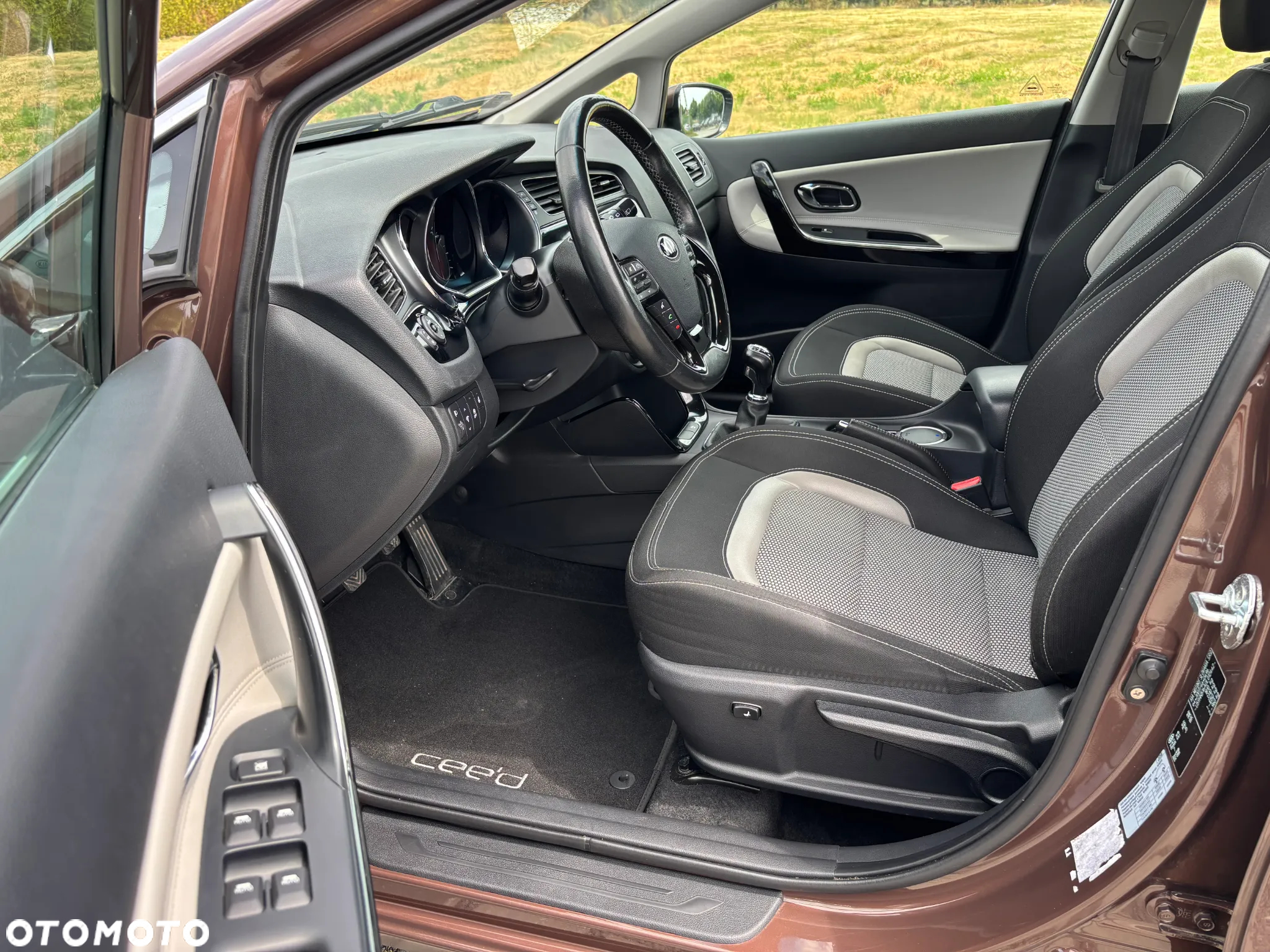 Kia Ceed 1.6 CRDi 128 Dream Team Edition - 6