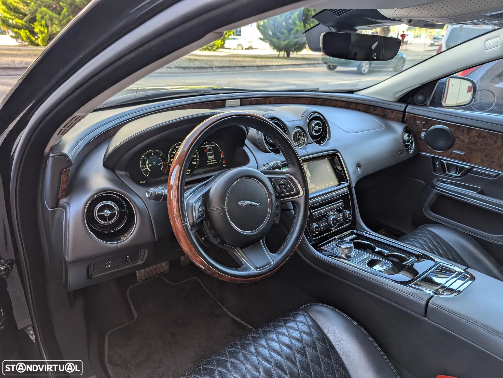 Jaguar XJ 3.0 D V6 LWB Autobiography J20 - 19