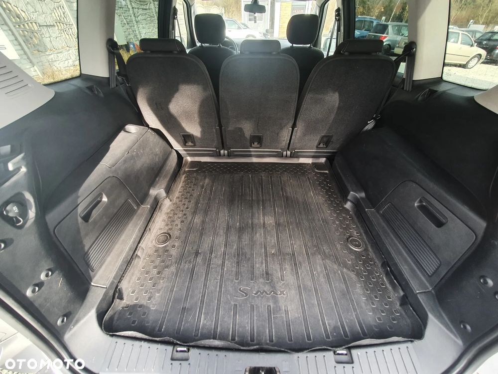Ford S-Max - 11