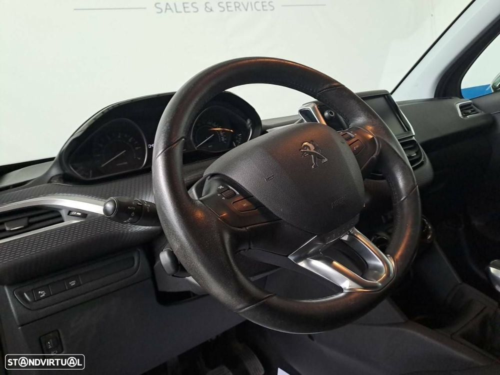 Peugeot 208 1.2 PureTech Signature - 12