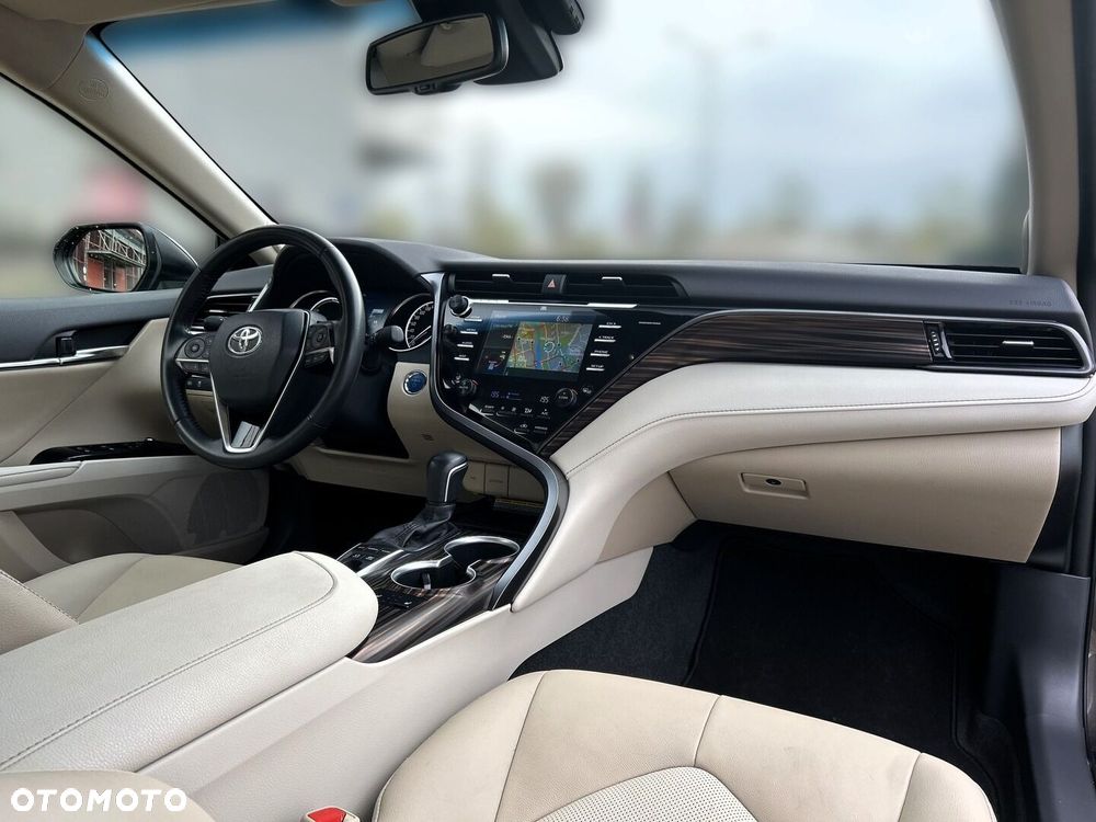 Toyota Camry 2.5 Hybrid Executive CVT - 11