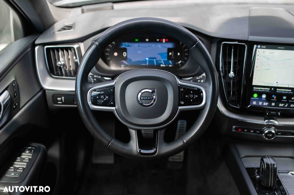 Volvo XC 60 B4 MHEV AT8 AWD R-Design - 15