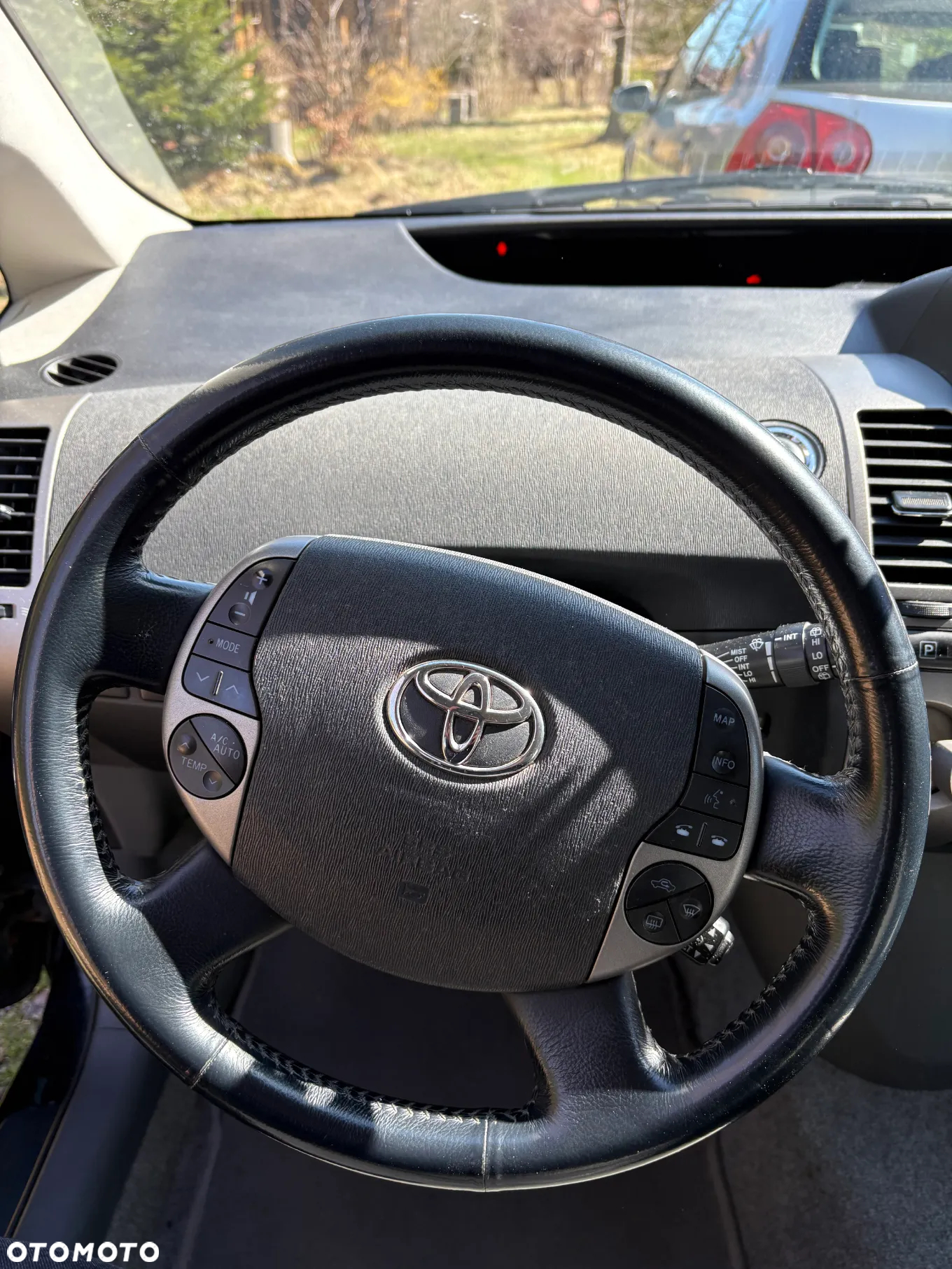 Toyota Prius (Hybrid) Executive - 12