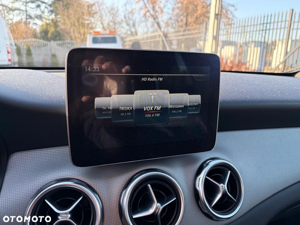 Mercedes-Benz GLA 250 4Matic 7G-DCT UrbanStyle Edition - 24