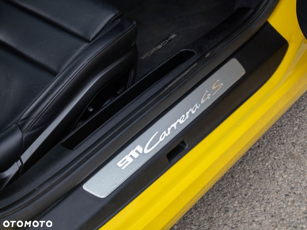 Porsche 911 Carrera 4S - 15