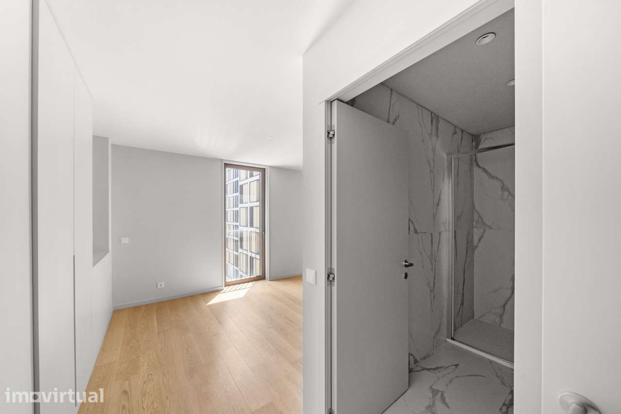 Apartamento T4 Premium com 2 Suítes e Segurança 24h - Grande imagem: 4/35