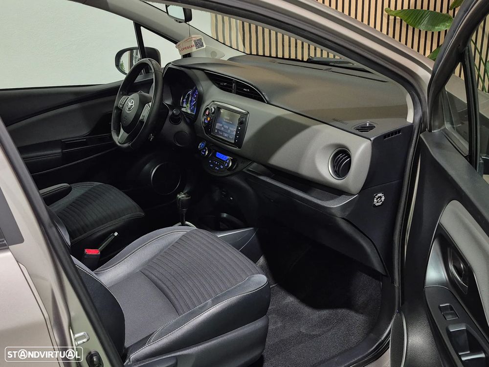 Toyota Yaris 1.5 HSD Comfort +P.Style+P.Techno - 31