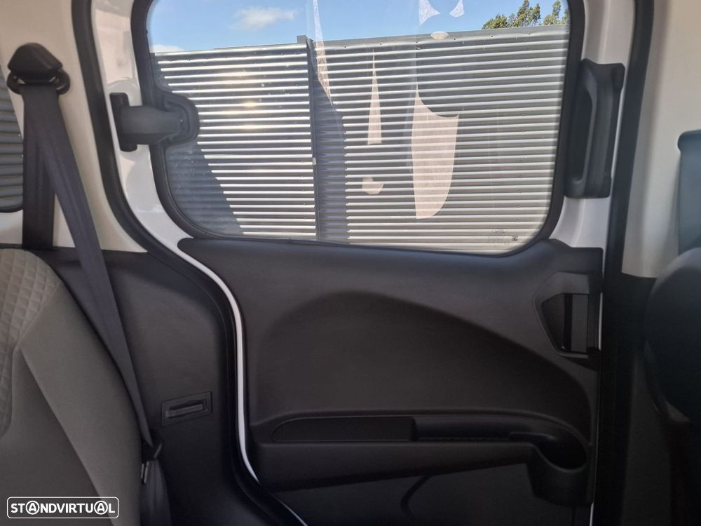 Ford Tourneo Courier 1.0 EcoBoost Titanium - 40
