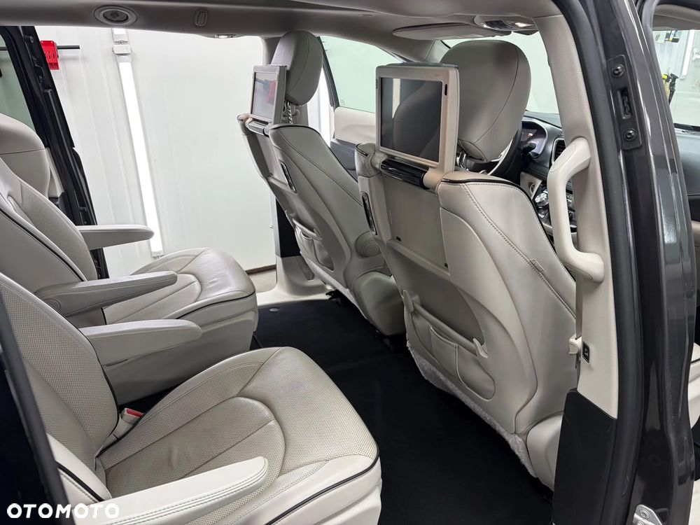 Chrysler Pacifica - 21