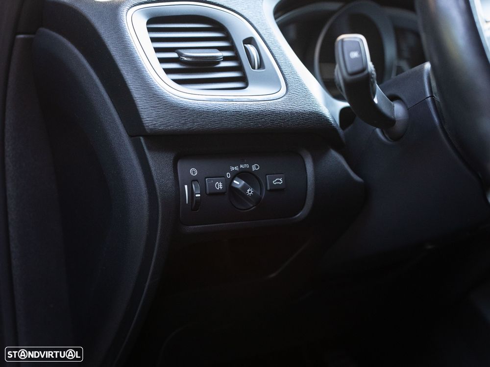 Volvo V40 2.0 D3 R-Design Geartronic - 28