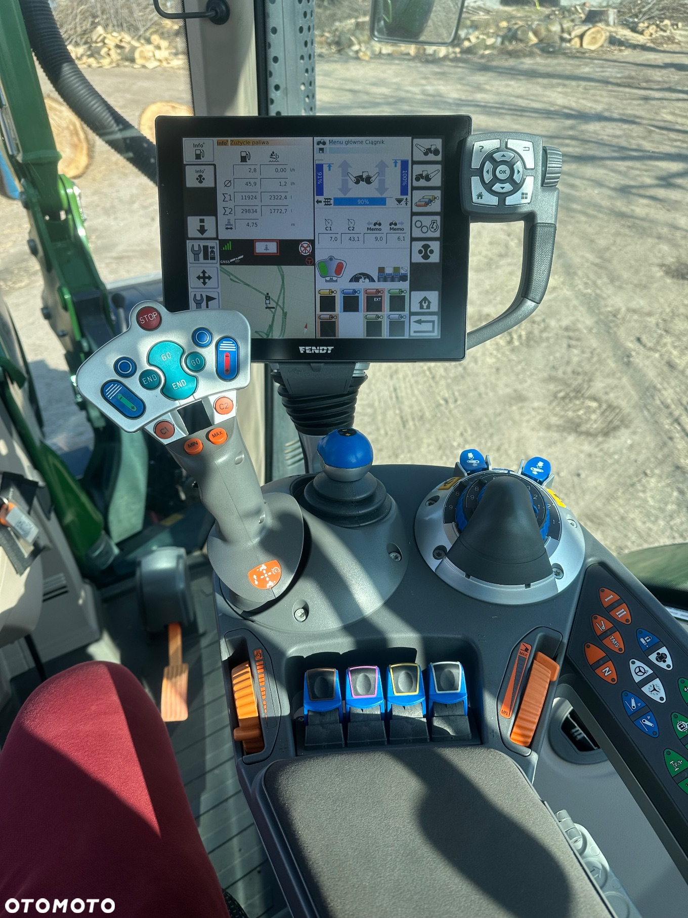 Fendt 724 Vario S4 - 12