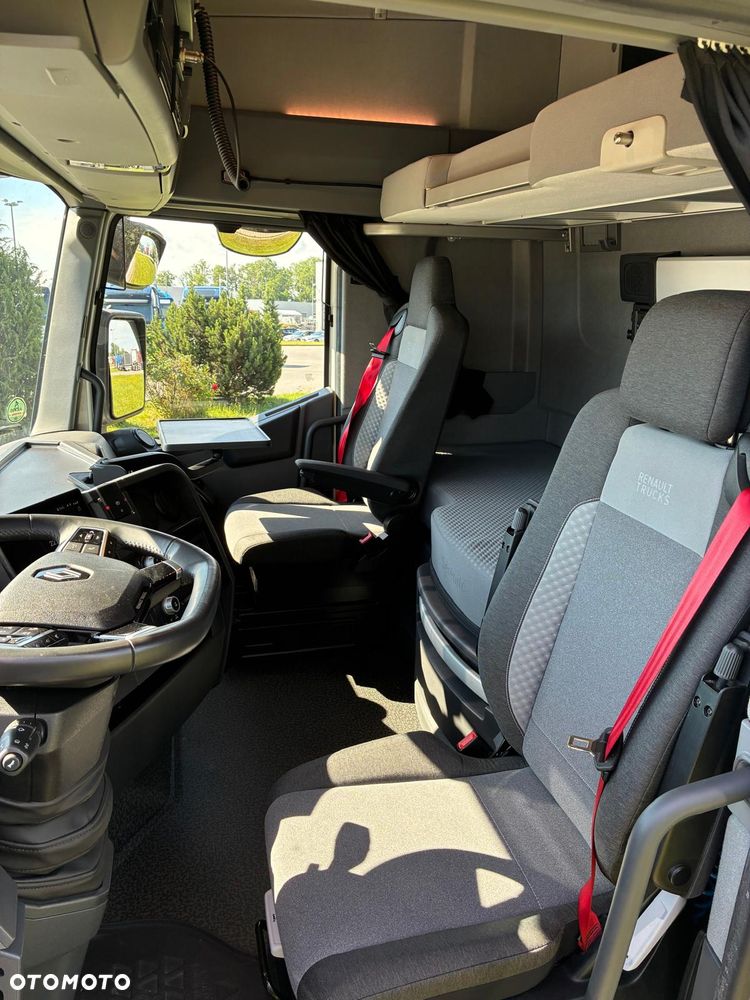 Renault T480 HIGH Sleeper Cab - 14