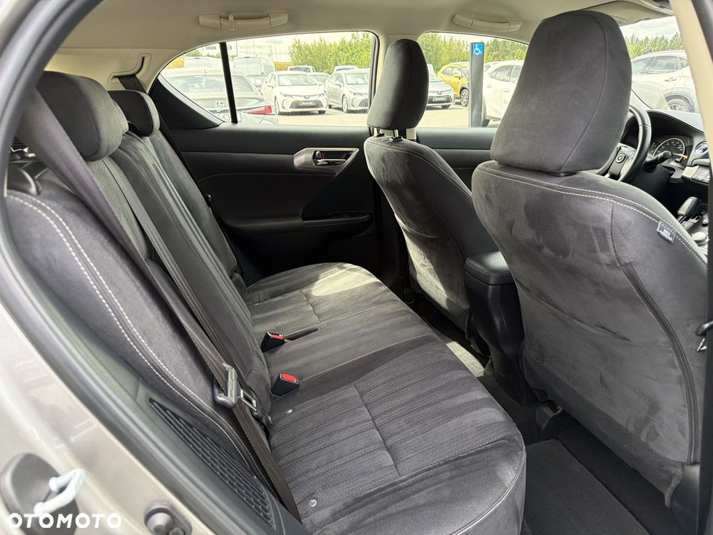 Lexus CT - 10