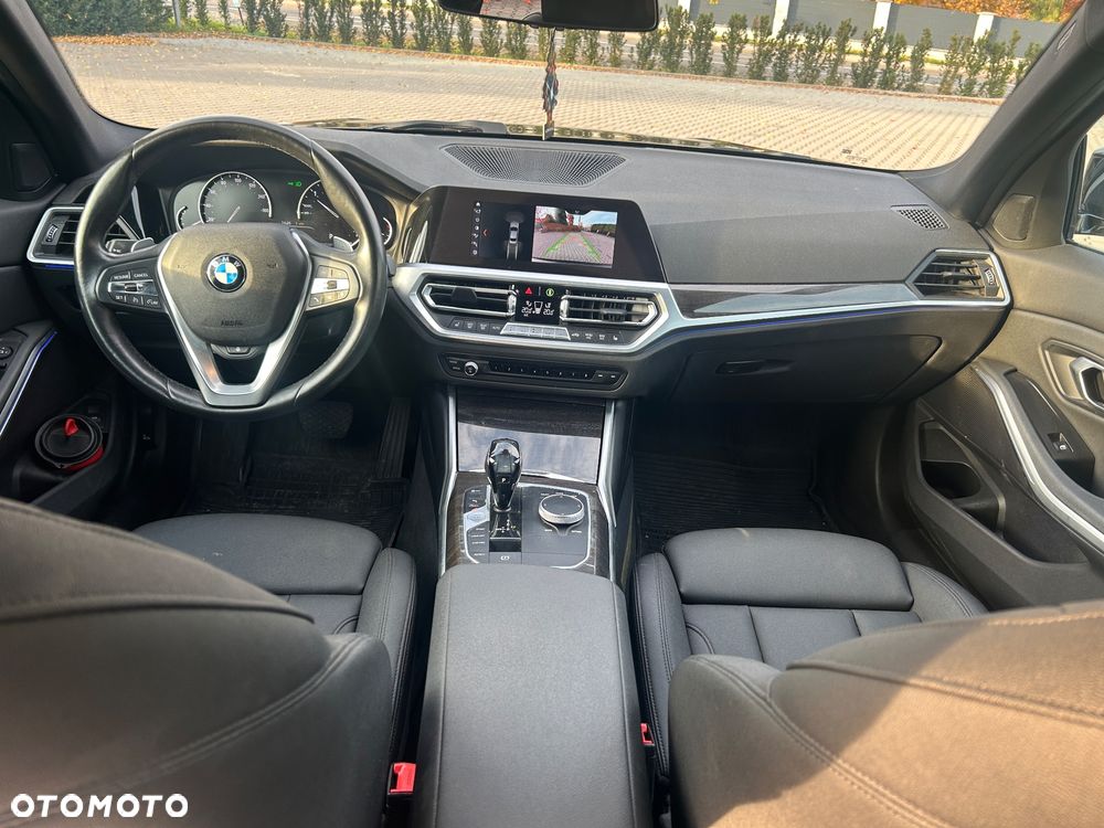BMW Seria 3 330i xDrive M Sport - 8
