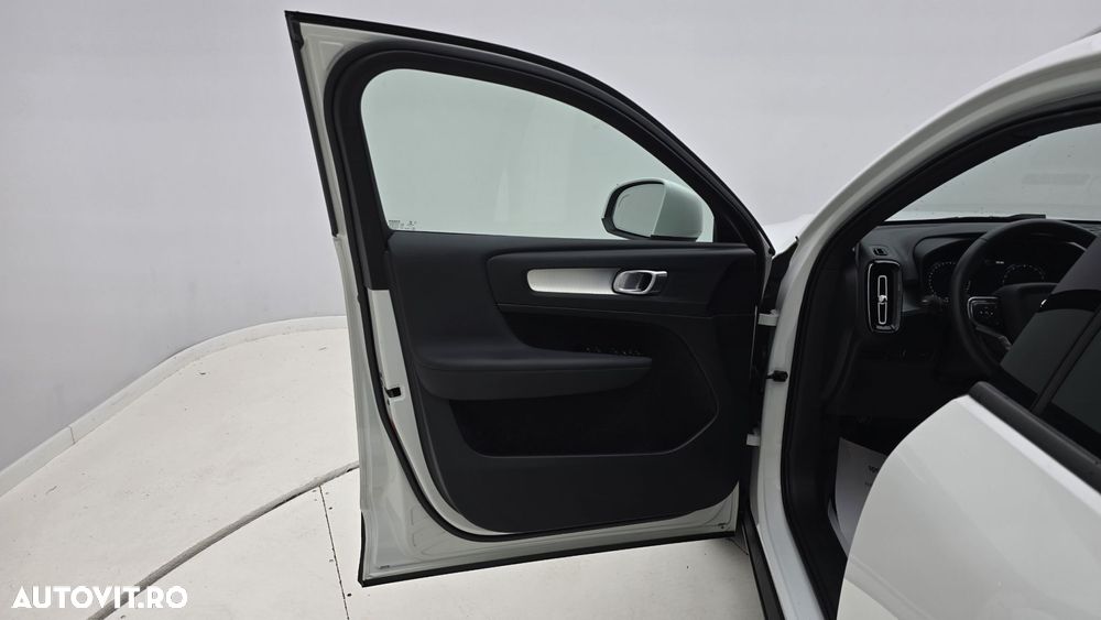 Volvo XC 40 T3 AT8 Momentum Pro - 11