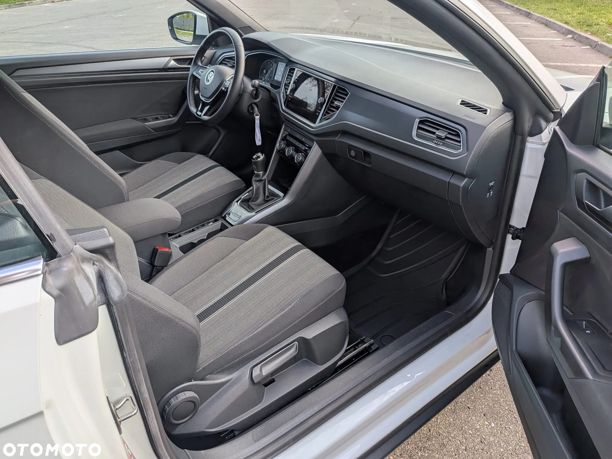 Volkswagen T-Roc - 13