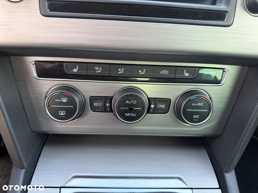 Volkswagen Passat - 11