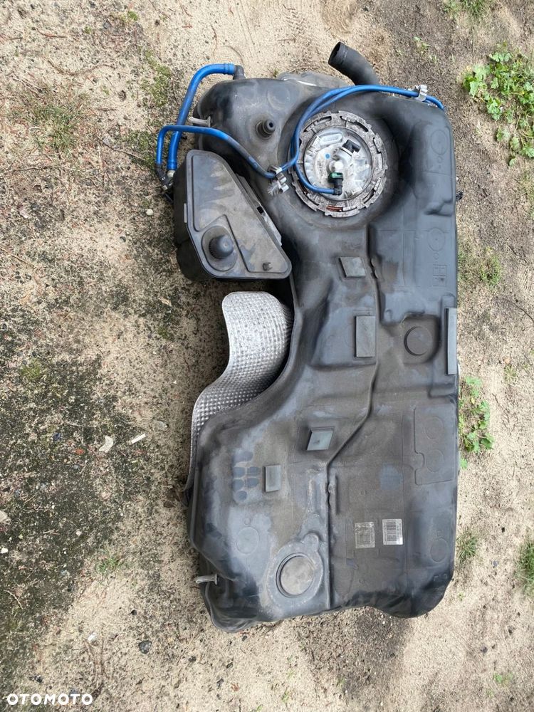 MERCEDES 156 117 pompa paliwa benzyna 4matic A 2464701694 - 1