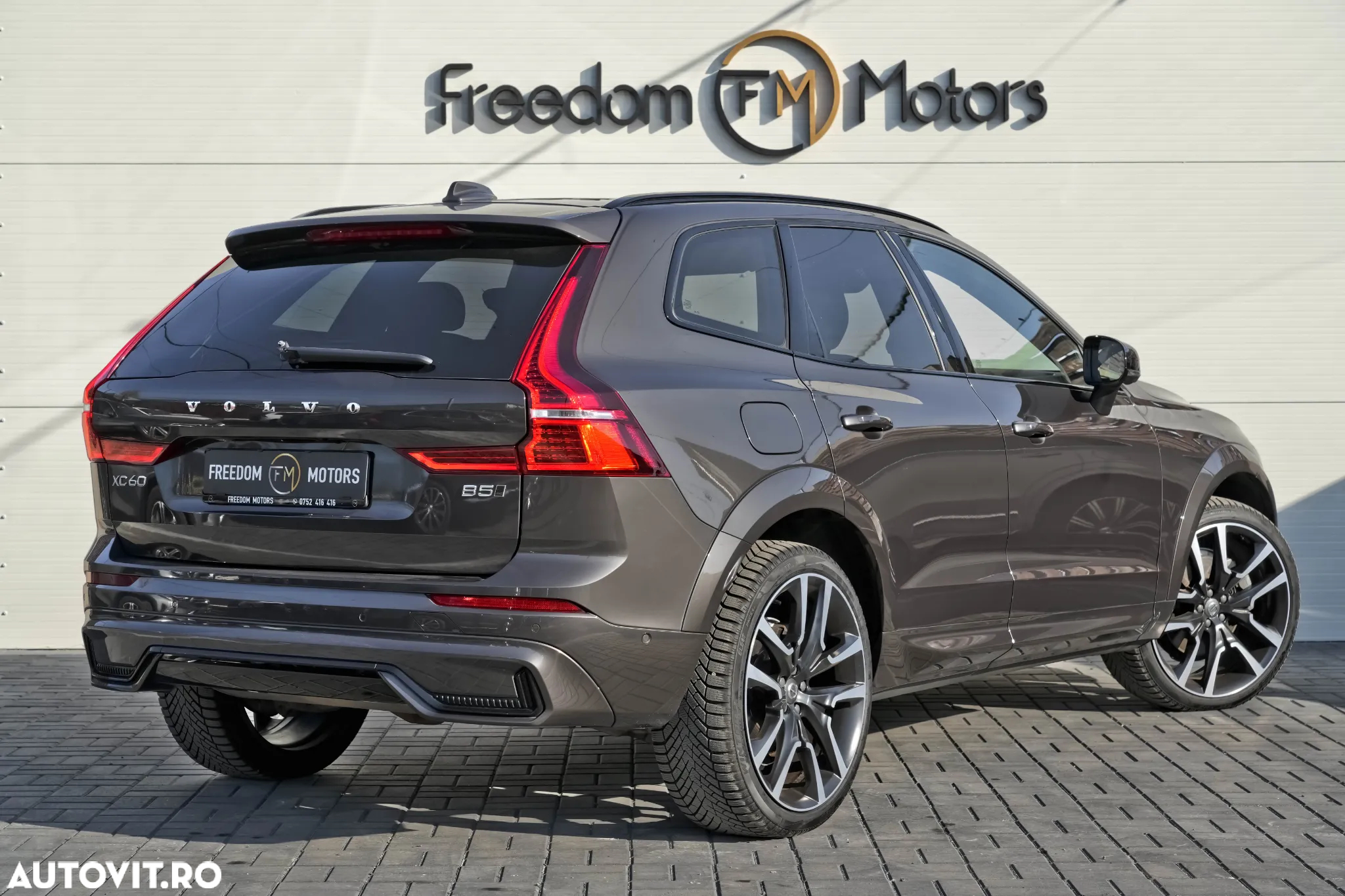 Volvo XC 60 B5 MHEV AT8 AWD R-Design - 3