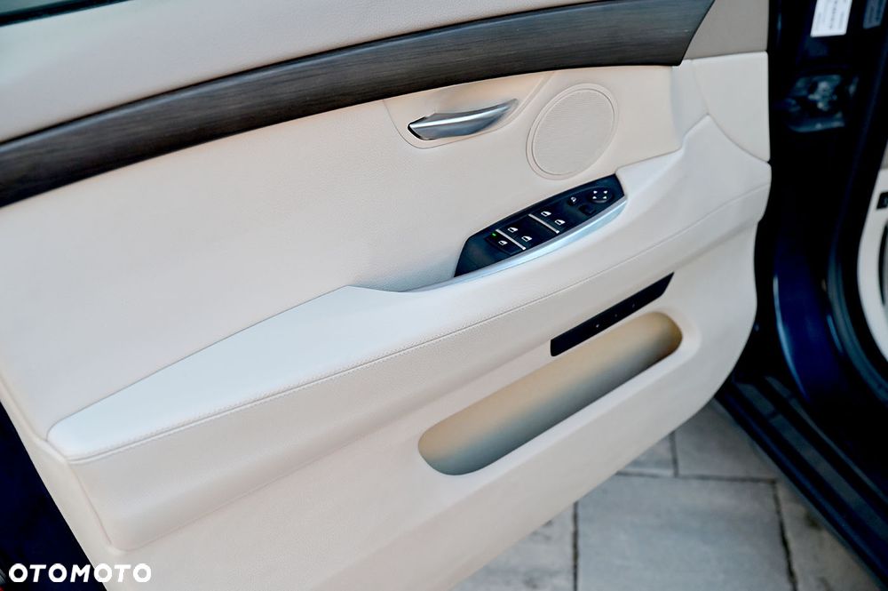 BMW Seria 5 530d xDrive - 17