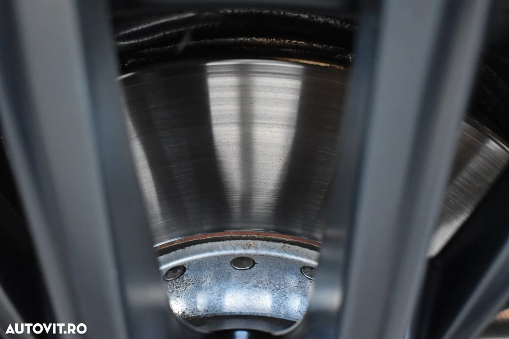 BMW Seria 3 320d xDrive AT - 36