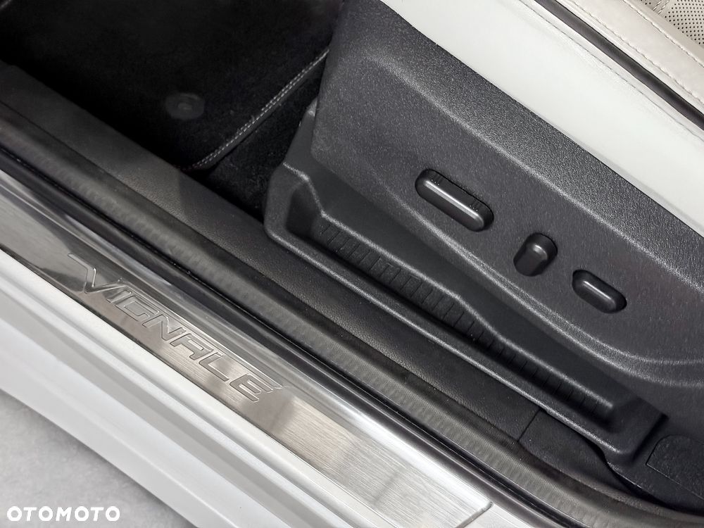 Ford Kuga 2.0 TDCi 4x4 Vignale - 24