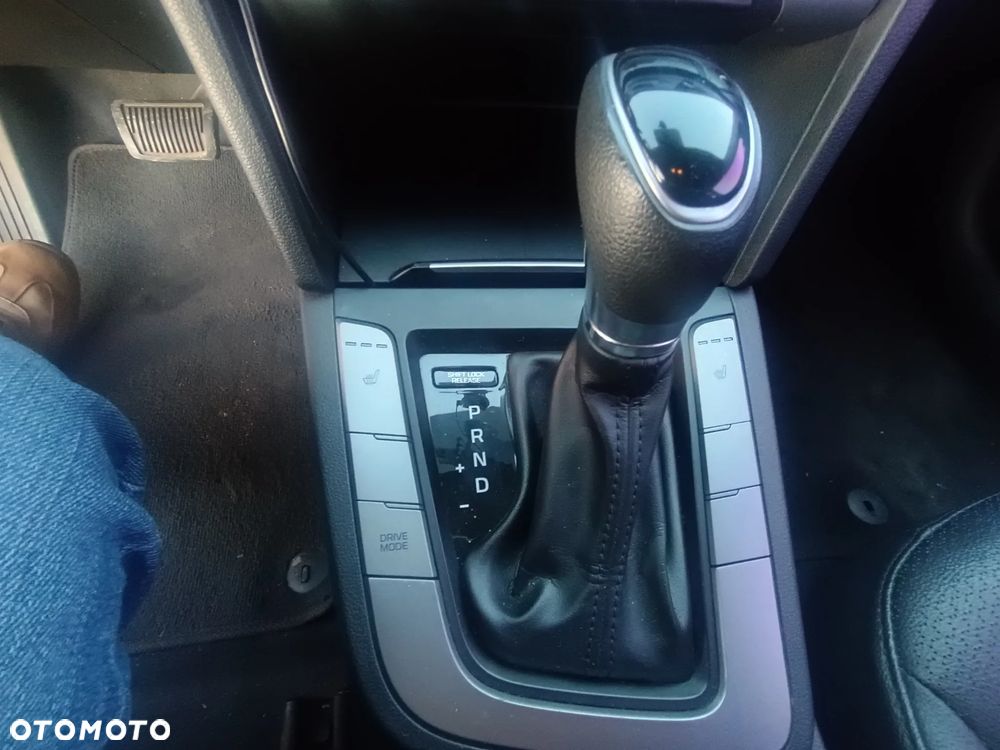 Hyundai Avante - 13