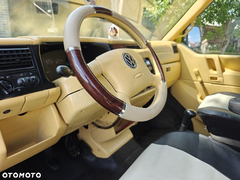 Volkswagen Transporter - 2