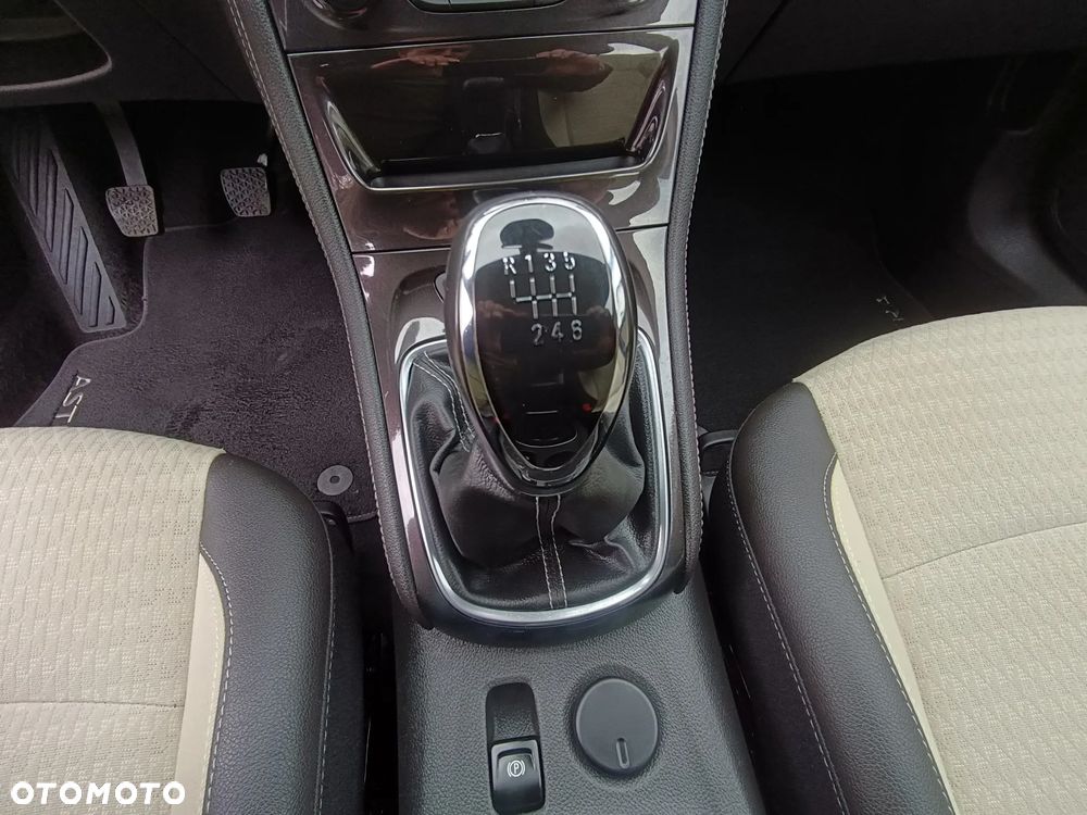 Opel Astra 1.4 Turbo Business - 30